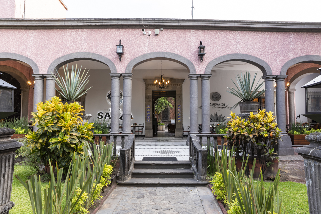 Conoce La Quinta Sauza y su restaurante, La Cueva de Don Cenobio
